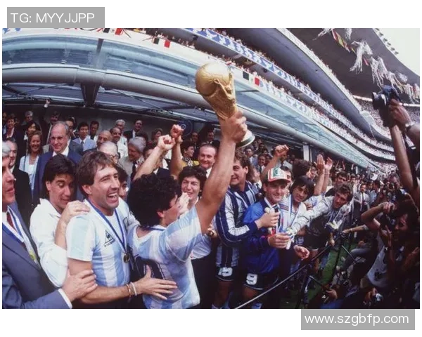 足球明星超然转场背后的故事与影响分析